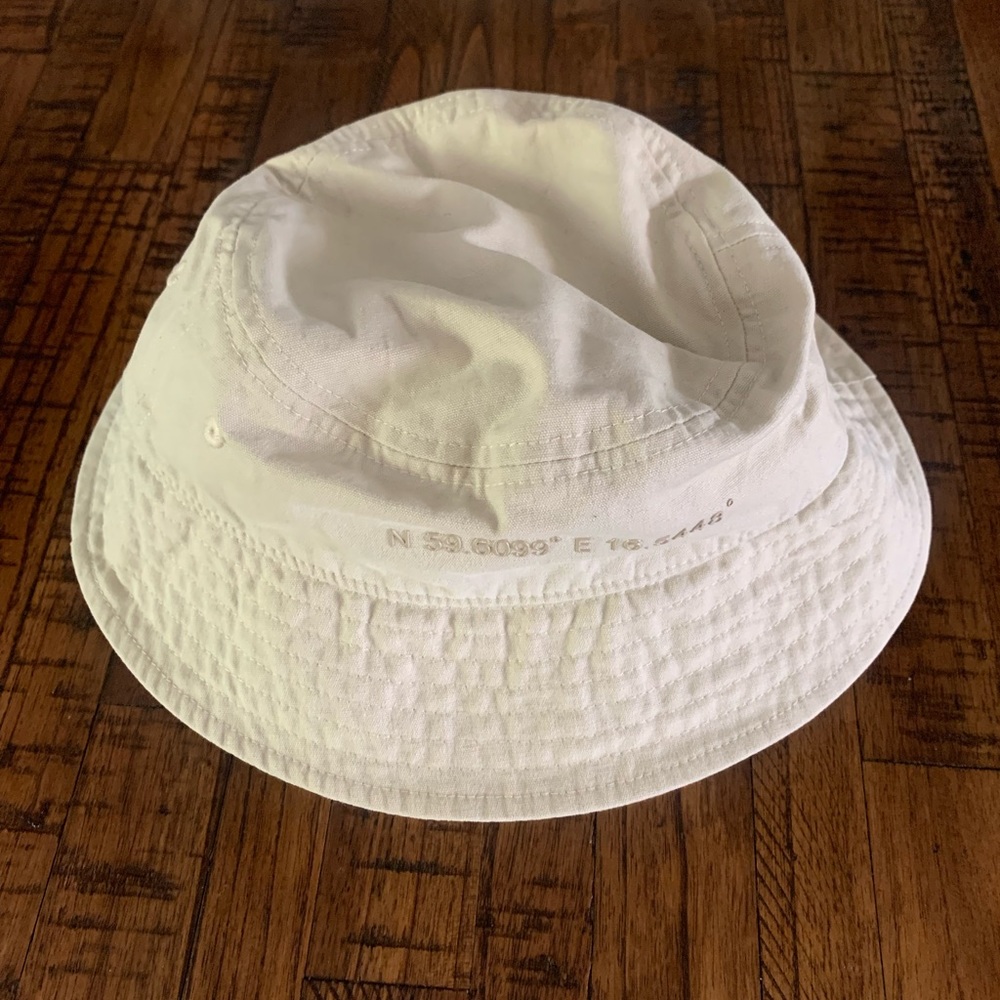 H and M small bucket hat